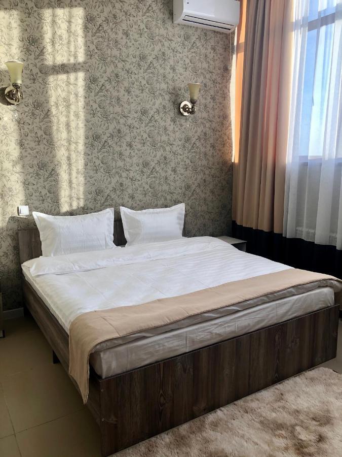 Tarlan Hotel アクタウ エクステリア 写真